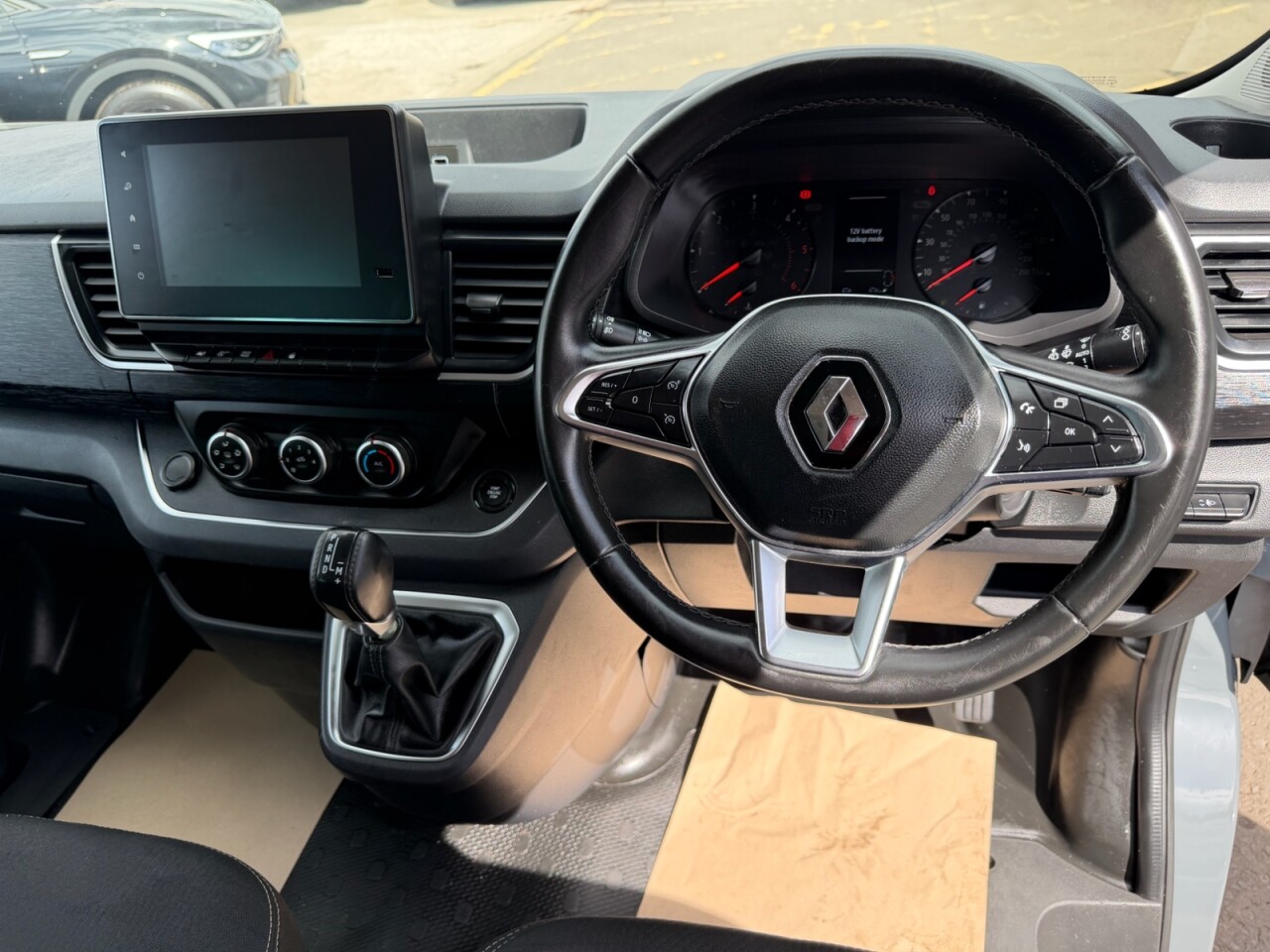 2024 RENAULT TRAFIC 2.0 dCi LL30 Extra Minibus Double Cab 5dr Diesel EDC L2 H1 Euro 6 (s/s) (9 - vehicle photo 17 for sale on PureCar