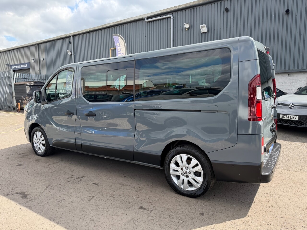 2024 RENAULT TRAFIC 2.0 dCi LL30 Extra Minibus Double Cab 5dr Diesel EDC L2 H1 Euro 6 (s/s) (9 - vehicle photo 7 for sale on PureCar