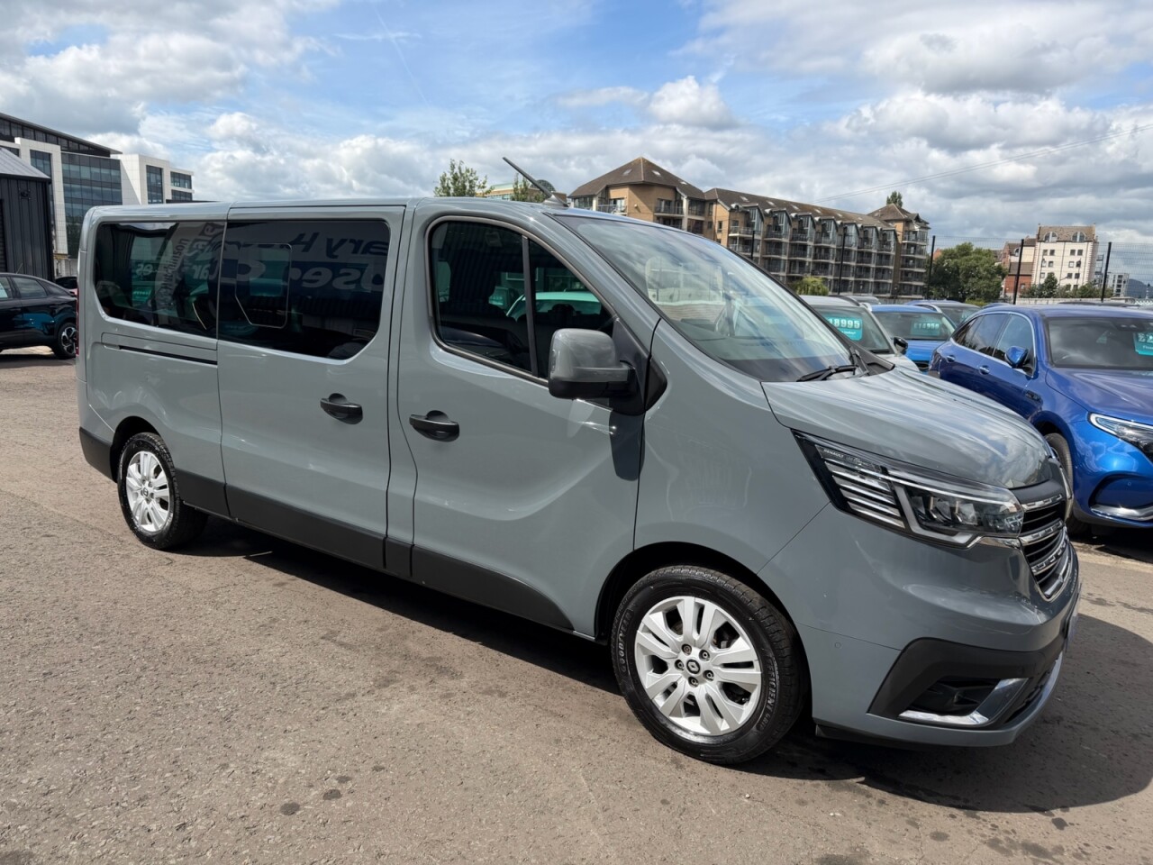 2024 RENAULT TRAFIC 2.0 dCi LL30 Extra Minibus Double Cab 5dr Diesel EDC L2 H1 Euro 6 (s/s) (9 - vehicle photo 2 for sale on PureCar