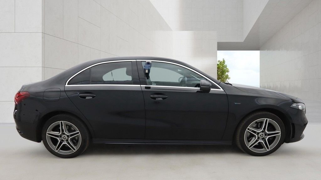 USED 2021 21 MERCEDES-BENZ A CLASS 1.3 A250e 15.6kWh AMG Line (Executive) Saloon 4dr Petrol Plug-in Hybrid 8G-DCT Euro 6 (s/s) (218 ps) FULL MERCEDES SERVICE HISTORY
