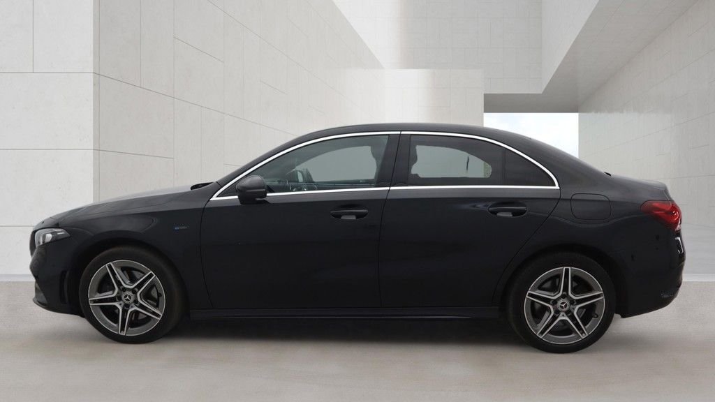USED 2021 21 MERCEDES-BENZ A CLASS 1.3 A250e 15.6kWh AMG Line (Executive) Saloon 4dr Petrol Plug-in Hybrid 8G-DCT Euro 6 (s/s) (218 ps) FULL MERCEDES SERVICE HISTORY