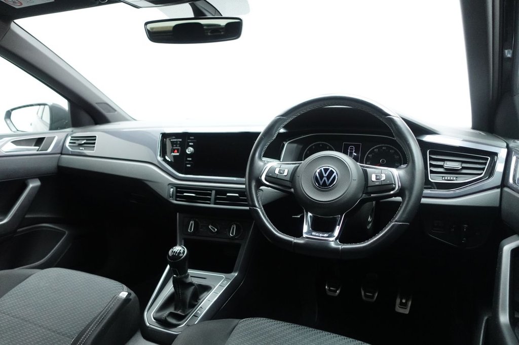 2021 Volkswagen Polo — image 8