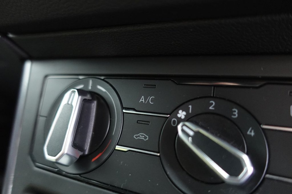 2021 Volkswagen Polo — image 21