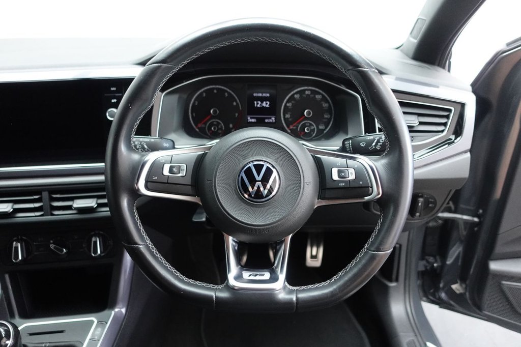 2021 Volkswagen Polo — image 17