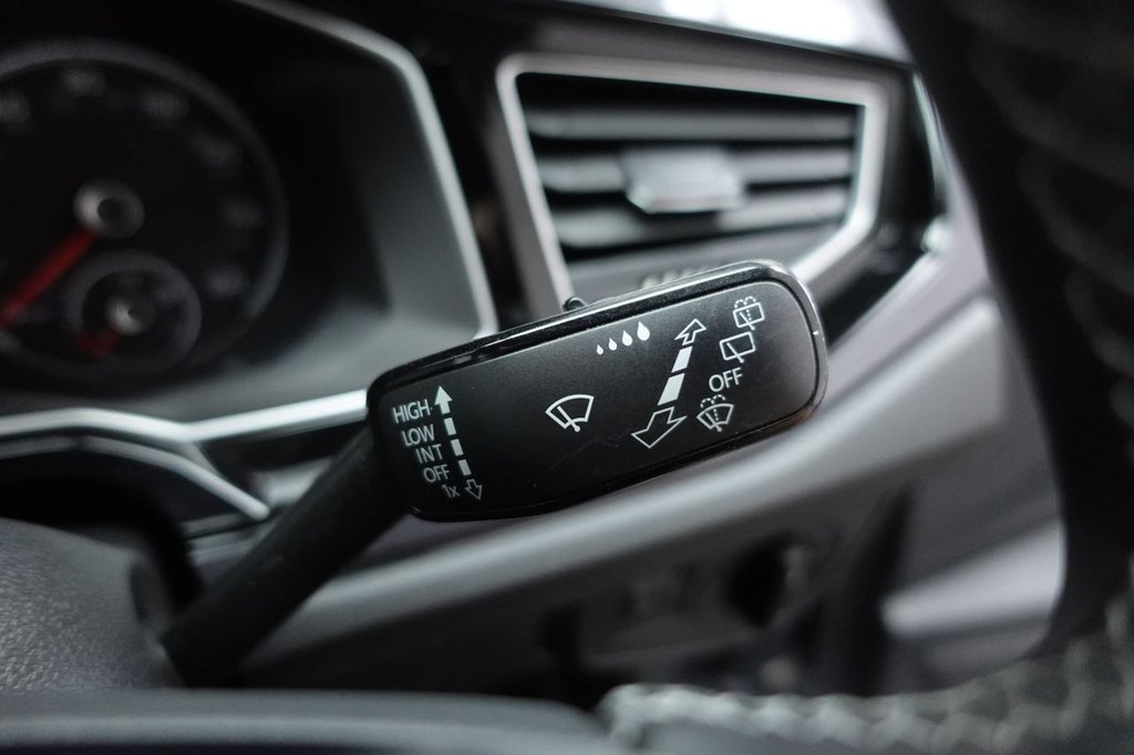 2021 Volkswagen Polo — image 25