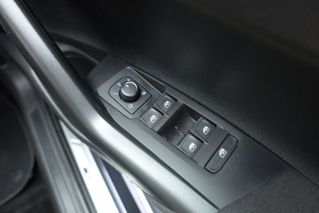 2021 Volkswagen Polo — image 27