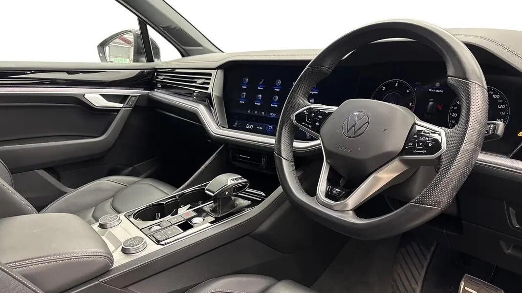 2023 VOLKSWAGEN TOUAREG 3.0 TDI V6 Black Edition SUV 5dr Diesel Tiptronic 4Motion Euro 6 (s/s) (231 - vehicle photo 4 for sale on PureCar