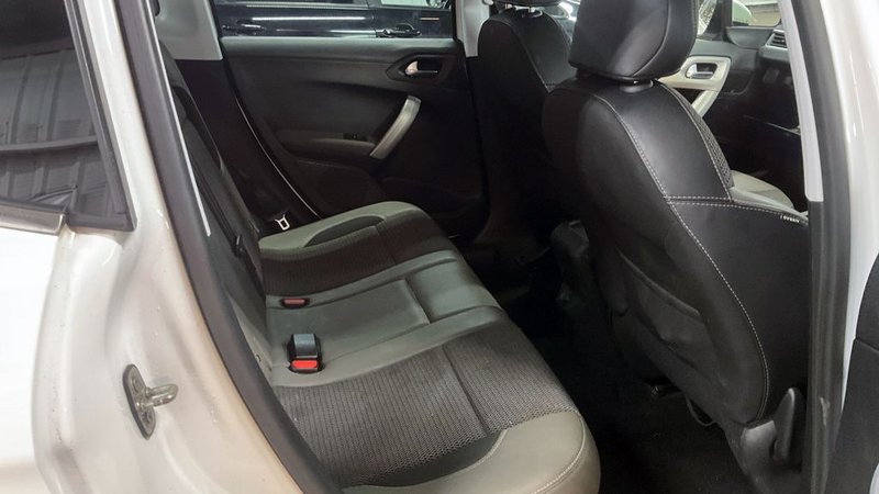 2017 Peugeot 2008 in white — photo 9 of 10