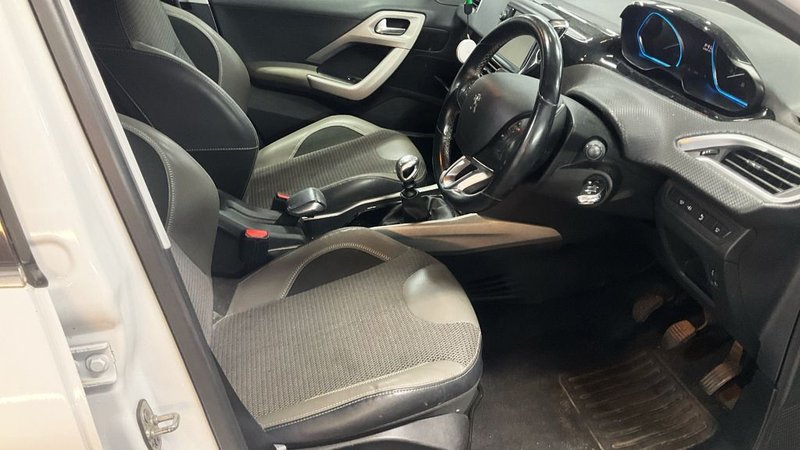 2017 Peugeot 2008 in white — photo 8 of 10