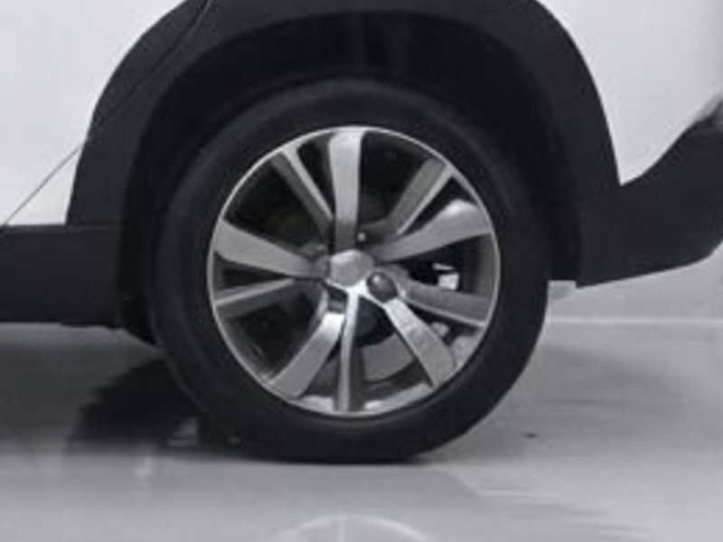 2017 Peugeot 2008 in white — photo 7 of 14