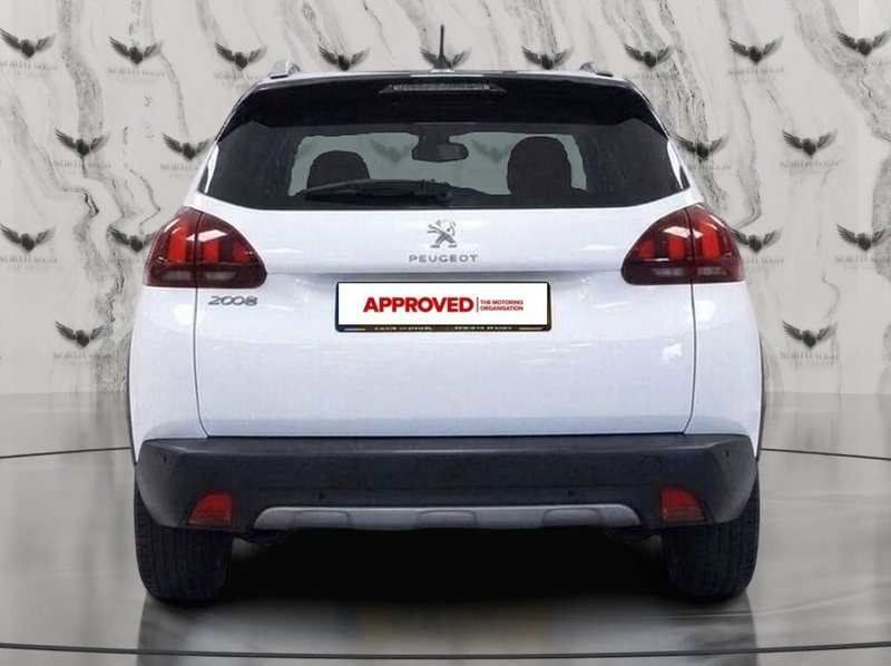 2017 Peugeot 2008 in white — photo 5 of 14