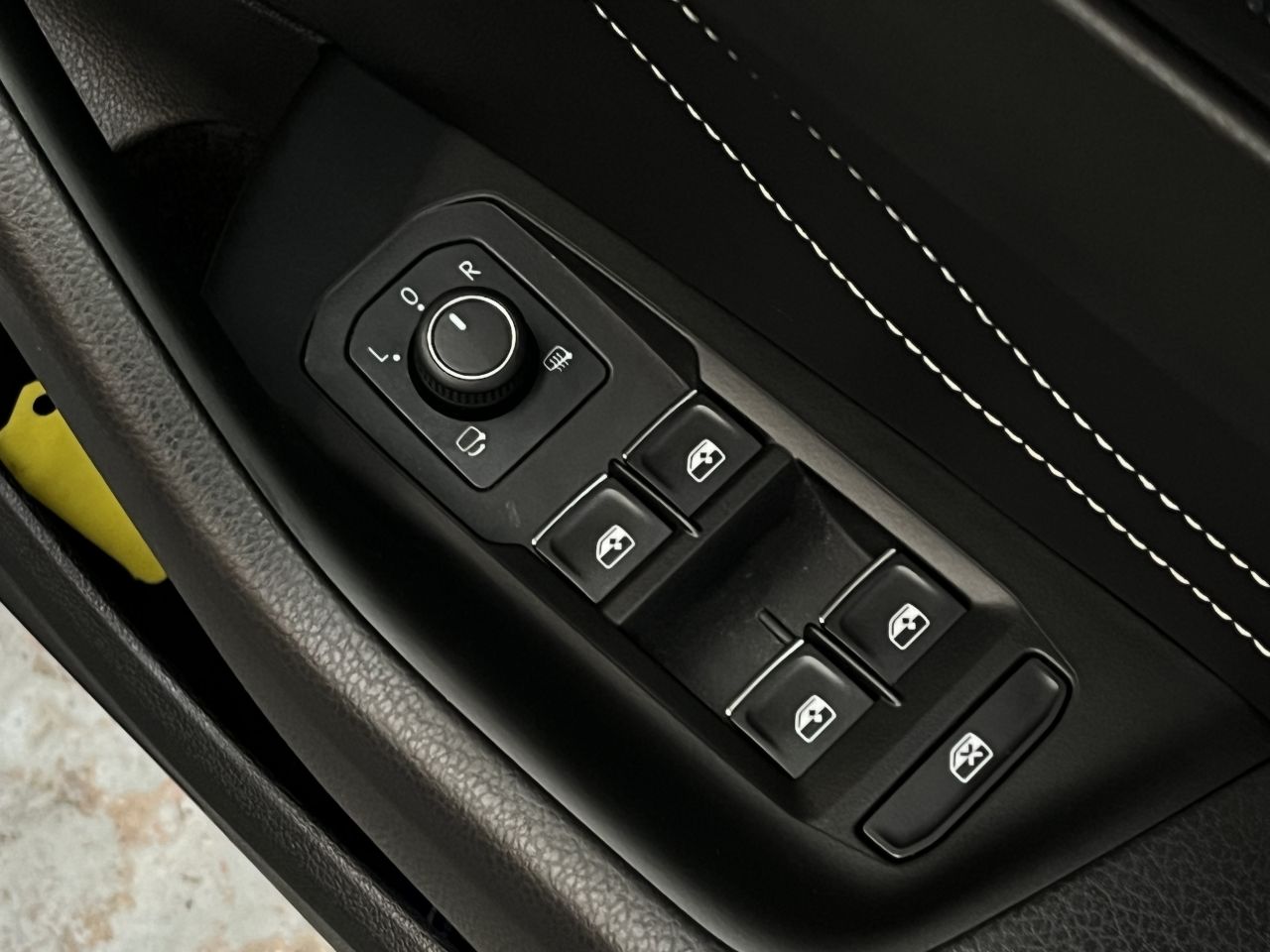2021 VOLKSWAGEN ARTEON 2.0 TSI 4Motion R-Line - vehicle photo 29 for sale on PureCar