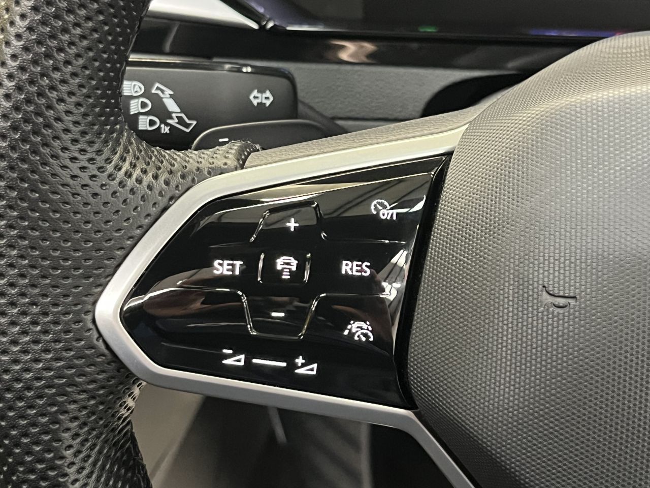 2021 VOLKSWAGEN ARTEON 2.0 TSI 4Motion R-Line - vehicle photo 43 for sale on PureCar