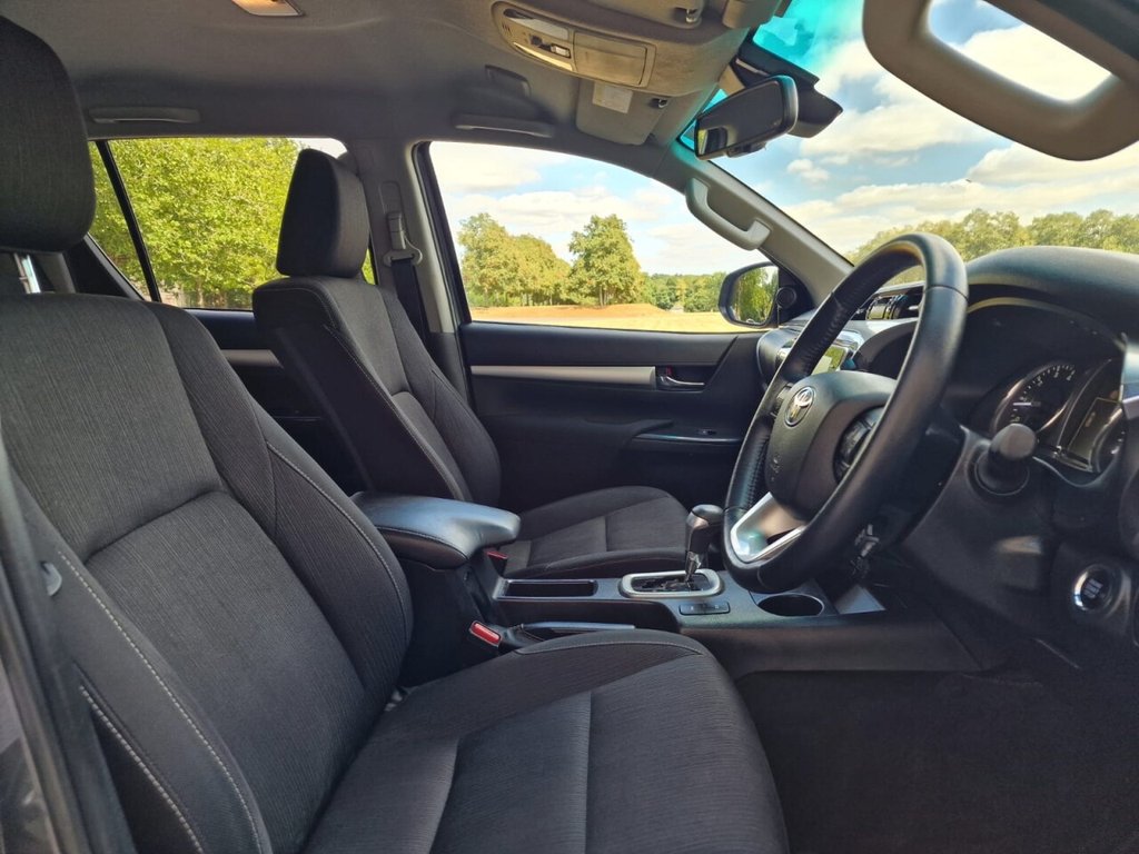 USED 2022 22 TOYOTA HILUX 2.8 D-4D Invincible Pickup Double Cab 4dr Diesel Auto 4WD Euro 6 (s/s) (204 ps) FINANCE AVAILABLE