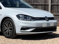 USED 2018 68 VOLKSWAGEN GOLF 1.5 Golf SE Nav TSi Evo Semi-Auto 5dr Sat Nav Parking Camera