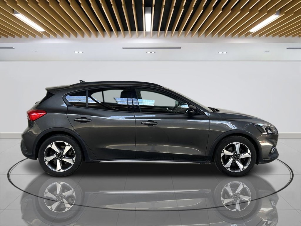 2020 Ford Focus — image 7