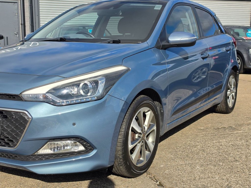 2015 Hyundai i20 — image 11