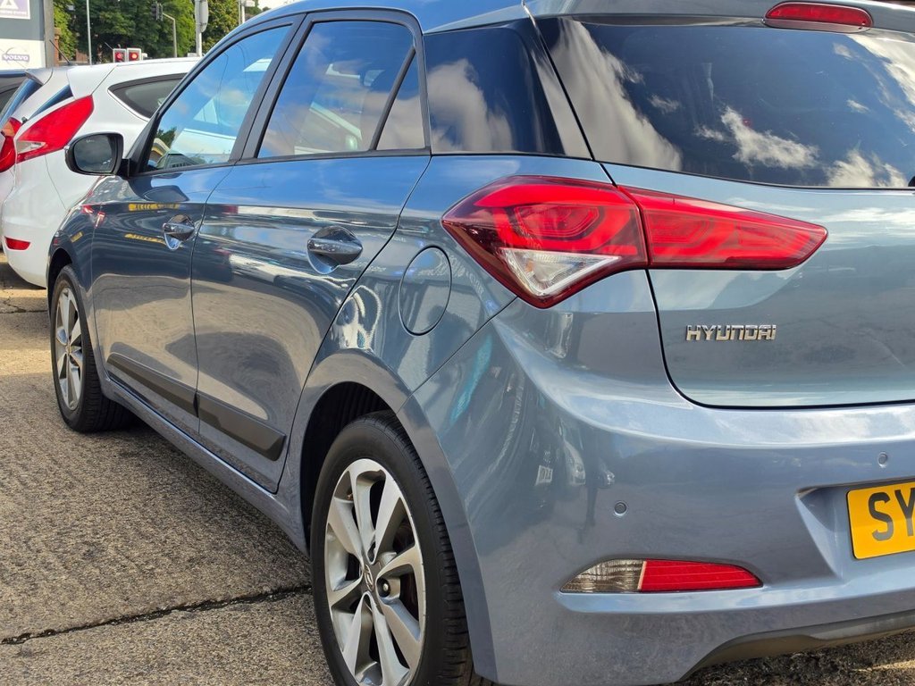 2015 Hyundai i20 — image 15
