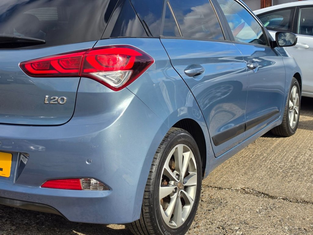 2015 Hyundai i20 — image 19
