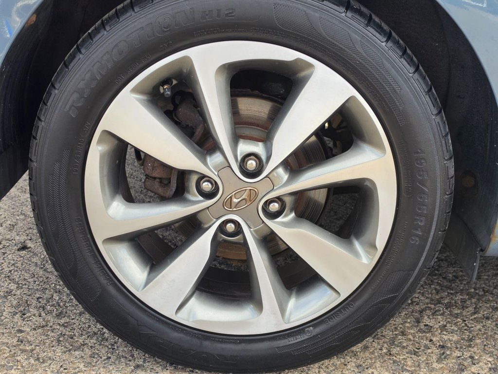 2015 Hyundai i20 — image 24