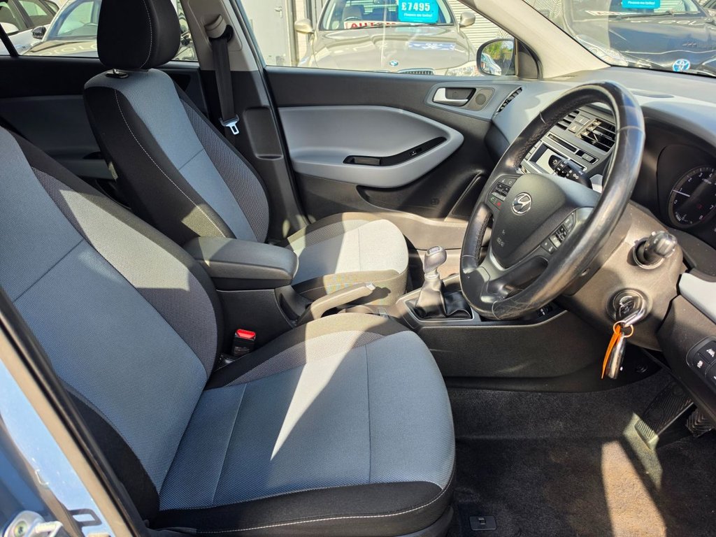 2015 Hyundai i20 — image 38