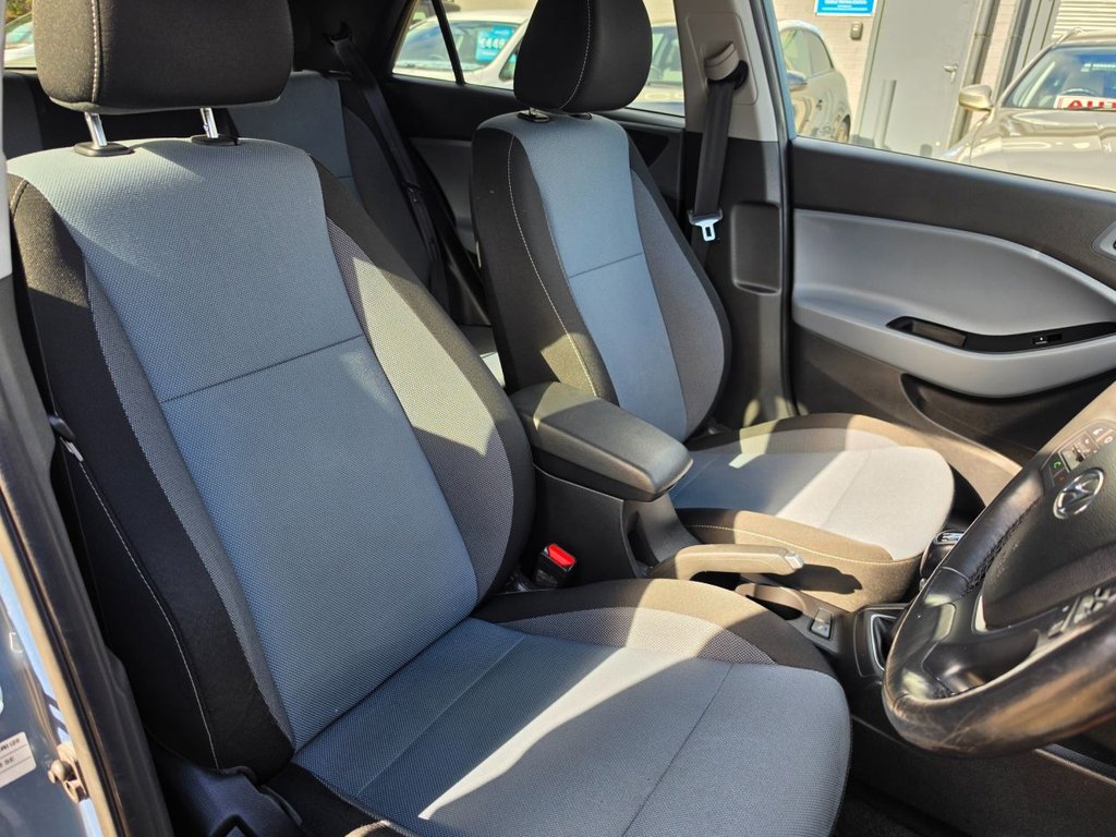 2015 Hyundai i20 — image 39