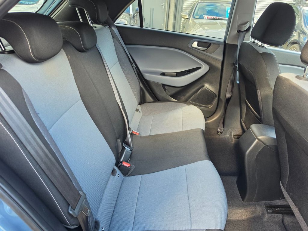 2015 Hyundai i20 — image 37