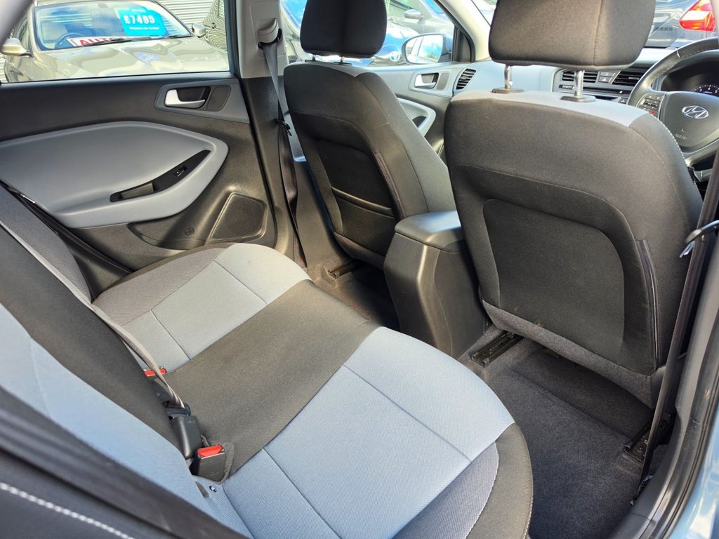 2015 Hyundai i20 — image 35