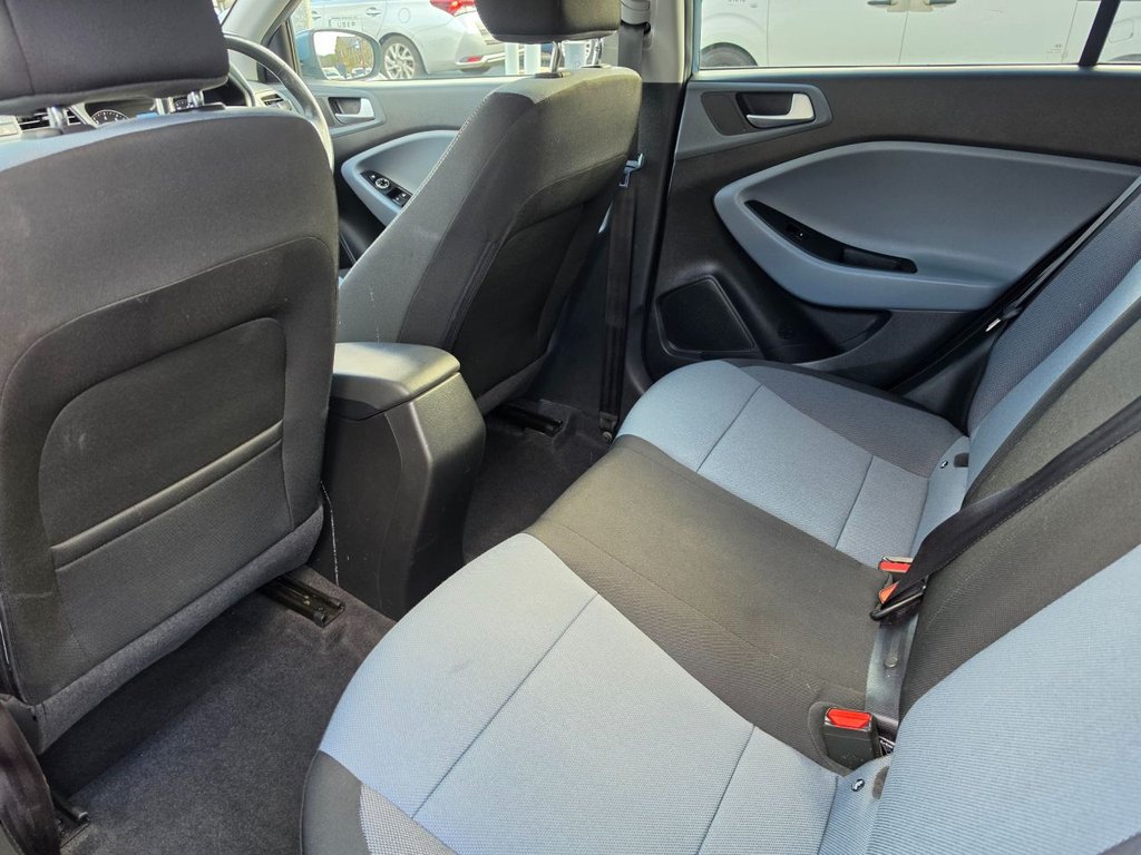 2015 Hyundai i20 — image 34