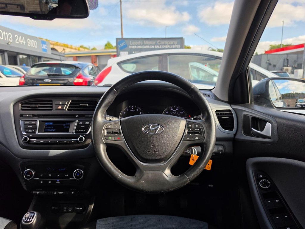 2015 Hyundai i20 — image 44