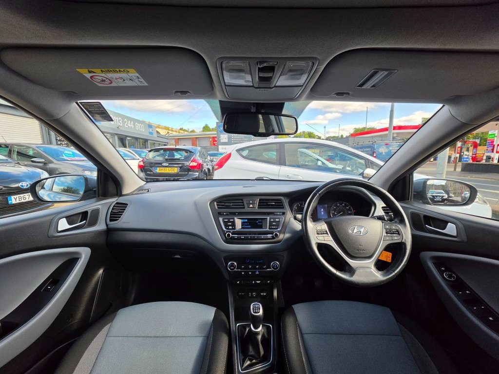 2015 Hyundai i20 — image 42