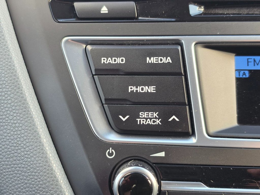 2015 Hyundai i20 — image 52