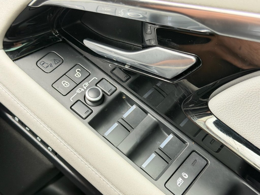 USED 2020 20 LAND ROVER RANGE ROVER EVOQUE 2.0 D180 MHEV First Edition SUV 5dr Diesel Auto 4WD Euro 6 (s/s) (180 ps) PAN ROOF, R/CAM, CARPLAY, FSH