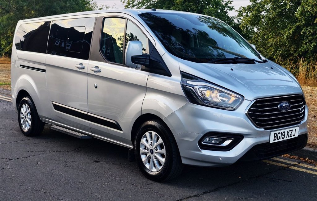 Silver 2019 Ford Tourneo Custom Van Front-wheel drive Manual