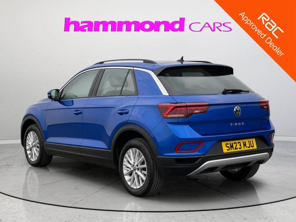 2023 Volkswagen T-Roc — image 3