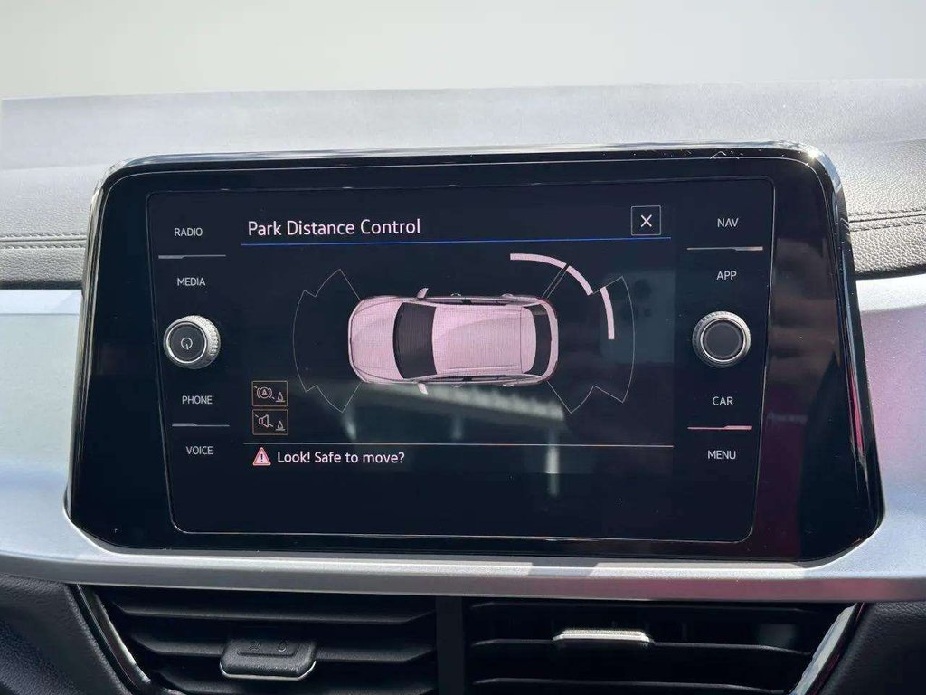 2023 Volkswagen T-Roc — image 5