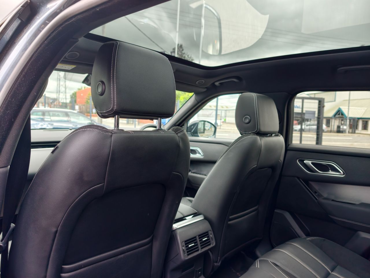 2022 LAND ROVER RANGE ROVER VELAR 2.0 D200 MHEV R-Dynamic SE SUV 5dr Diesel Auto 4WD Euro 6 (s/s) (204 ps) - vehicle photo 28 for sale on PureCar