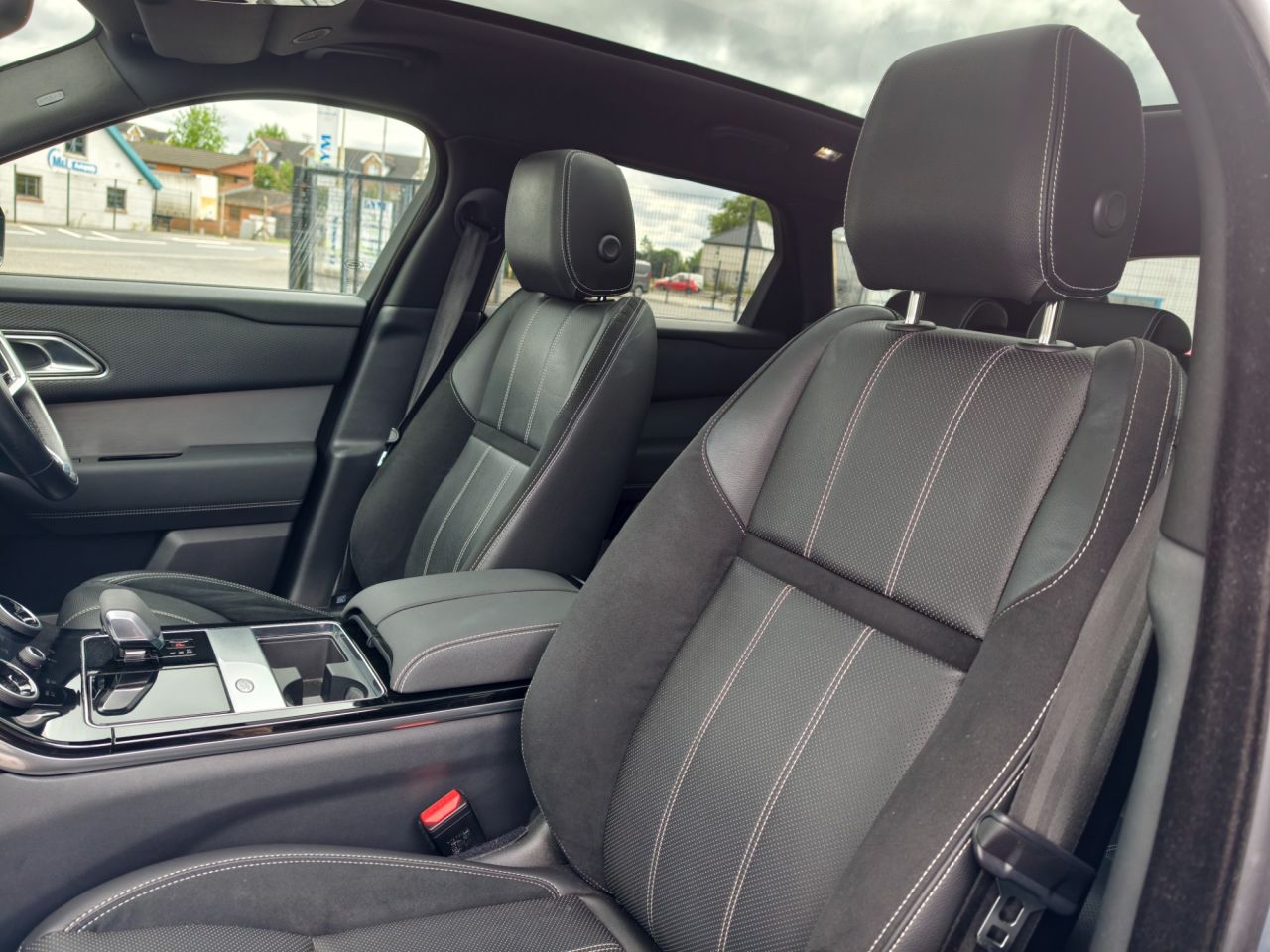 2022 LAND ROVER RANGE ROVER VELAR 2.0 D200 MHEV R-Dynamic SE SUV 5dr Diesel Auto 4WD Euro 6 (s/s) (204 ps) - vehicle photo 30 for sale on PureCar