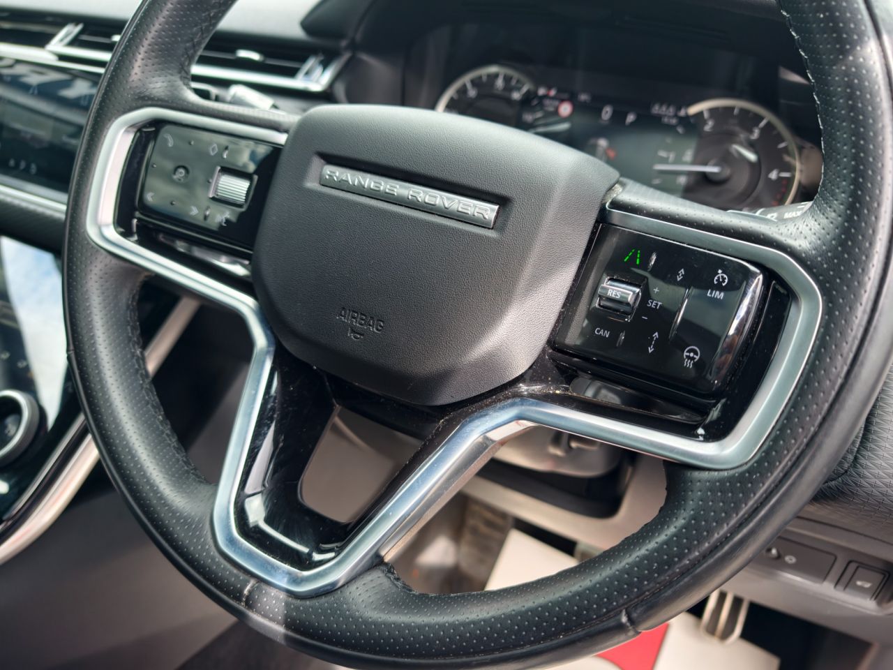 2022 LAND ROVER RANGE ROVER VELAR 2.0 D200 MHEV R-Dynamic SE SUV 5dr Diesel Auto 4WD Euro 6 (s/s) (204 ps) - vehicle photo 31 for sale on PureCar
