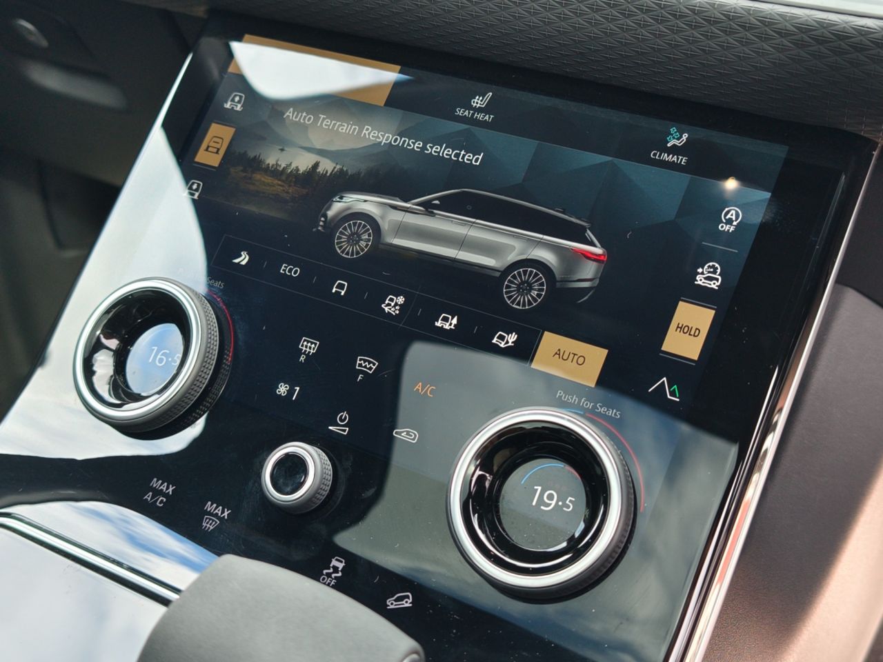 2022 LAND ROVER RANGE ROVER VELAR 2.0 D200 MHEV R-Dynamic SE SUV 5dr Diesel Auto 4WD Euro 6 (s/s) (204 ps) - vehicle photo 33 for sale on PureCar
