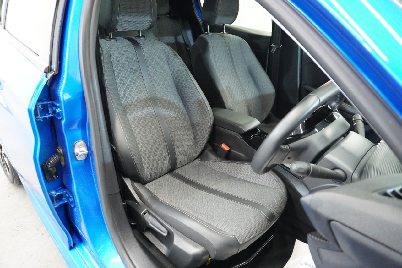 2025 PEUGEOT 1.2 PureTech Allure Hatchback 5dr Petrol Manual Euro 6 (s/s) (100 ps) - vehicle photo 23 for sale on PureCar