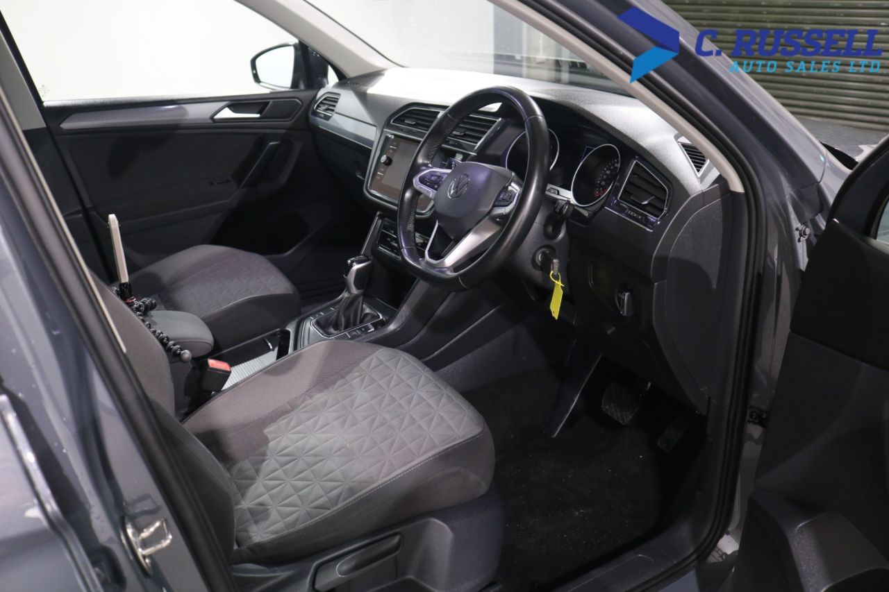 2023 VOLKSWAGEN TIGUAN 2.0 TDI Life SUV 5dr Diesel DSG Euro 6 (s/s) (150 ps) - vehicle photo 19 for sale on PureCar