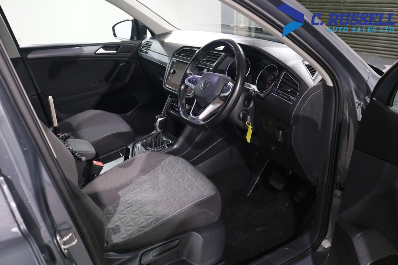 2023 VOLKSWAGEN TIGUAN 2.0 TDI Life SUV 5dr Diesel DSG Euro 6 (s/s) (150 ps) - vehicle photo 20 for sale on PureCar