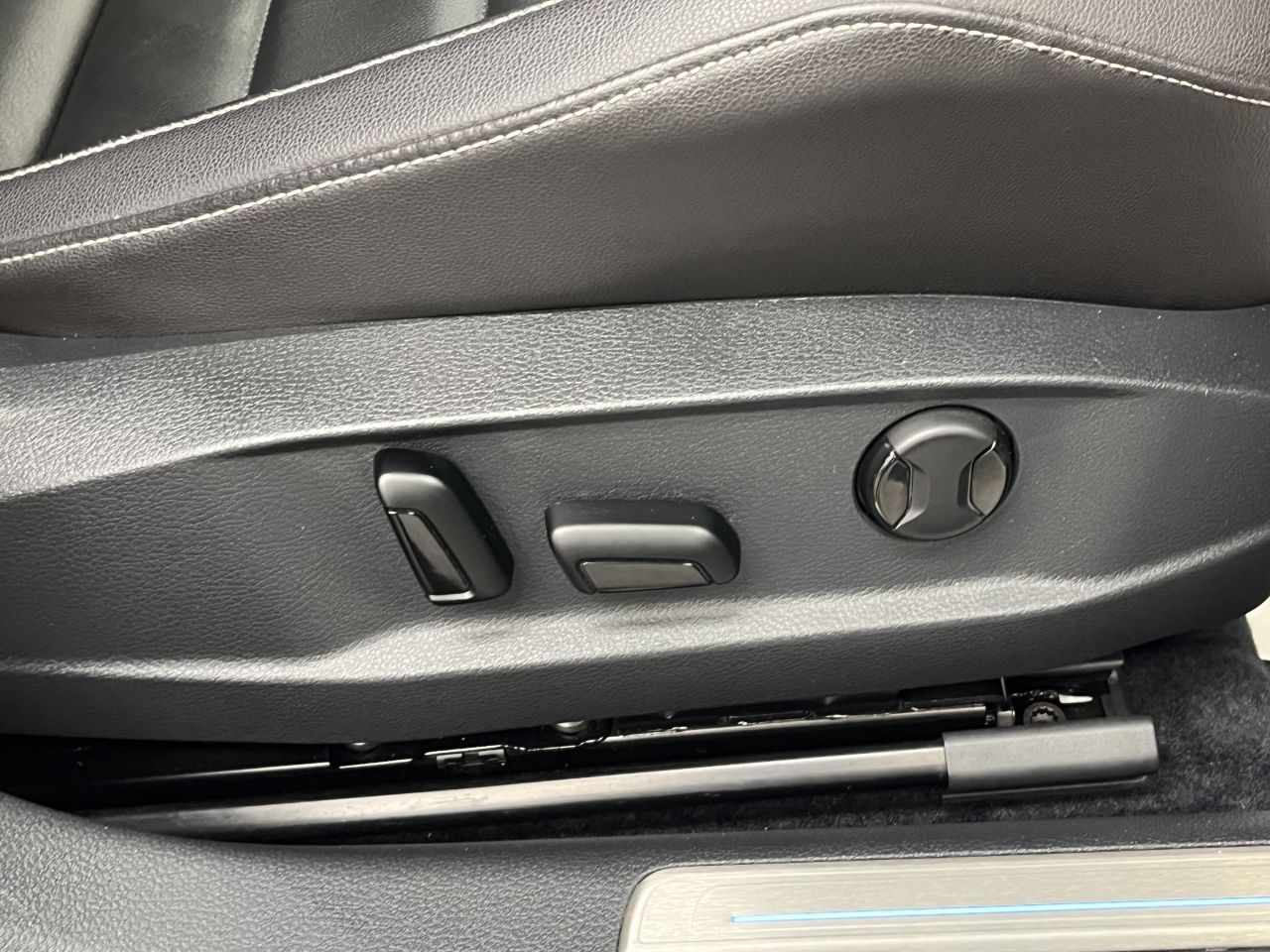 2016 VOLKSWAGEN GOLF R TSI 4Motion DSG - vehicle photo 20 for sale on PureCar