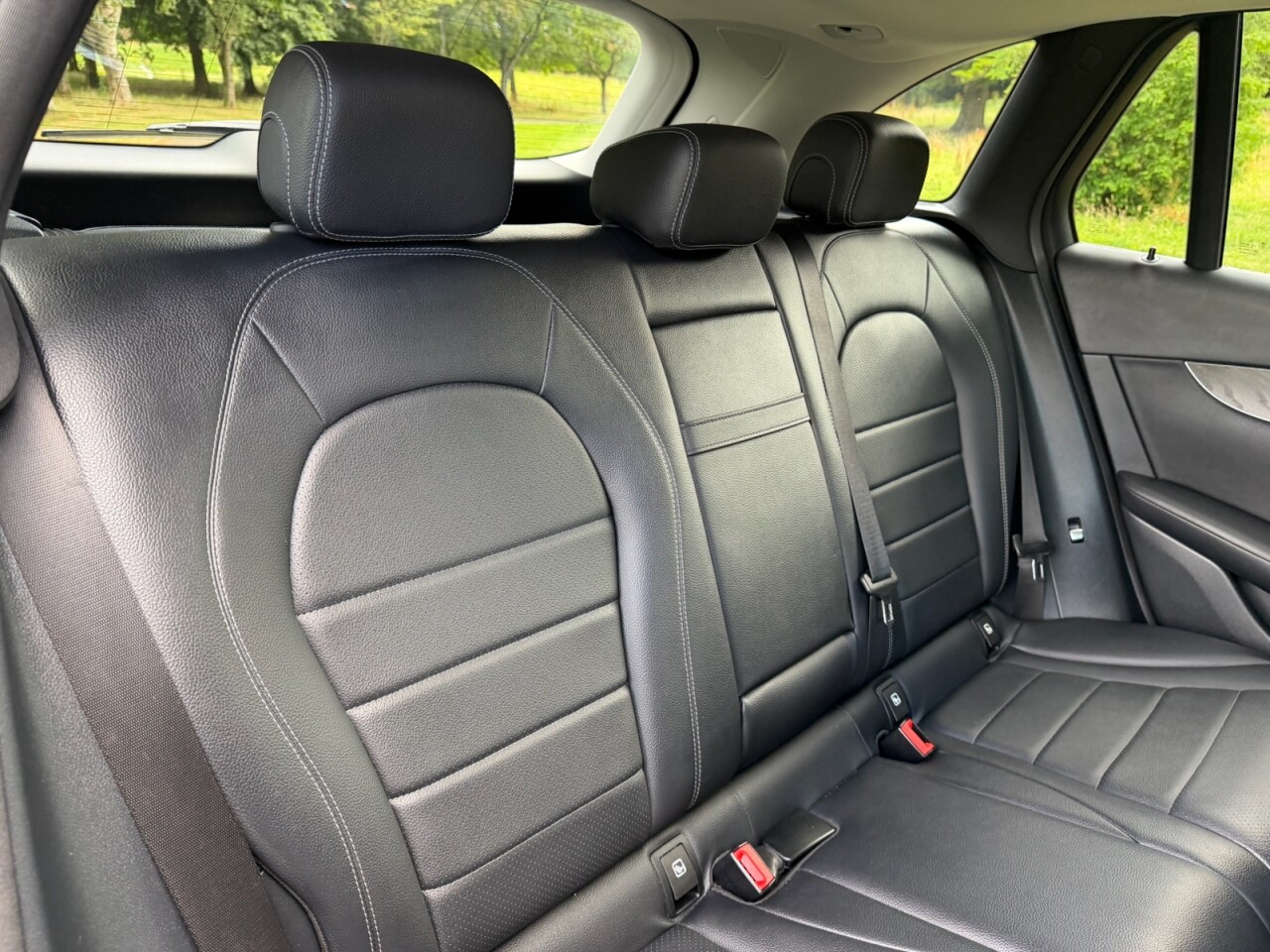 2017 MERCEDES GLC 2.1 GLC220d Sport SUV 5dr Diesel G-Tronic 4MATIC Euro 6 (s/s) (170 ps) - vehicle photo 4 for sale on PureCar