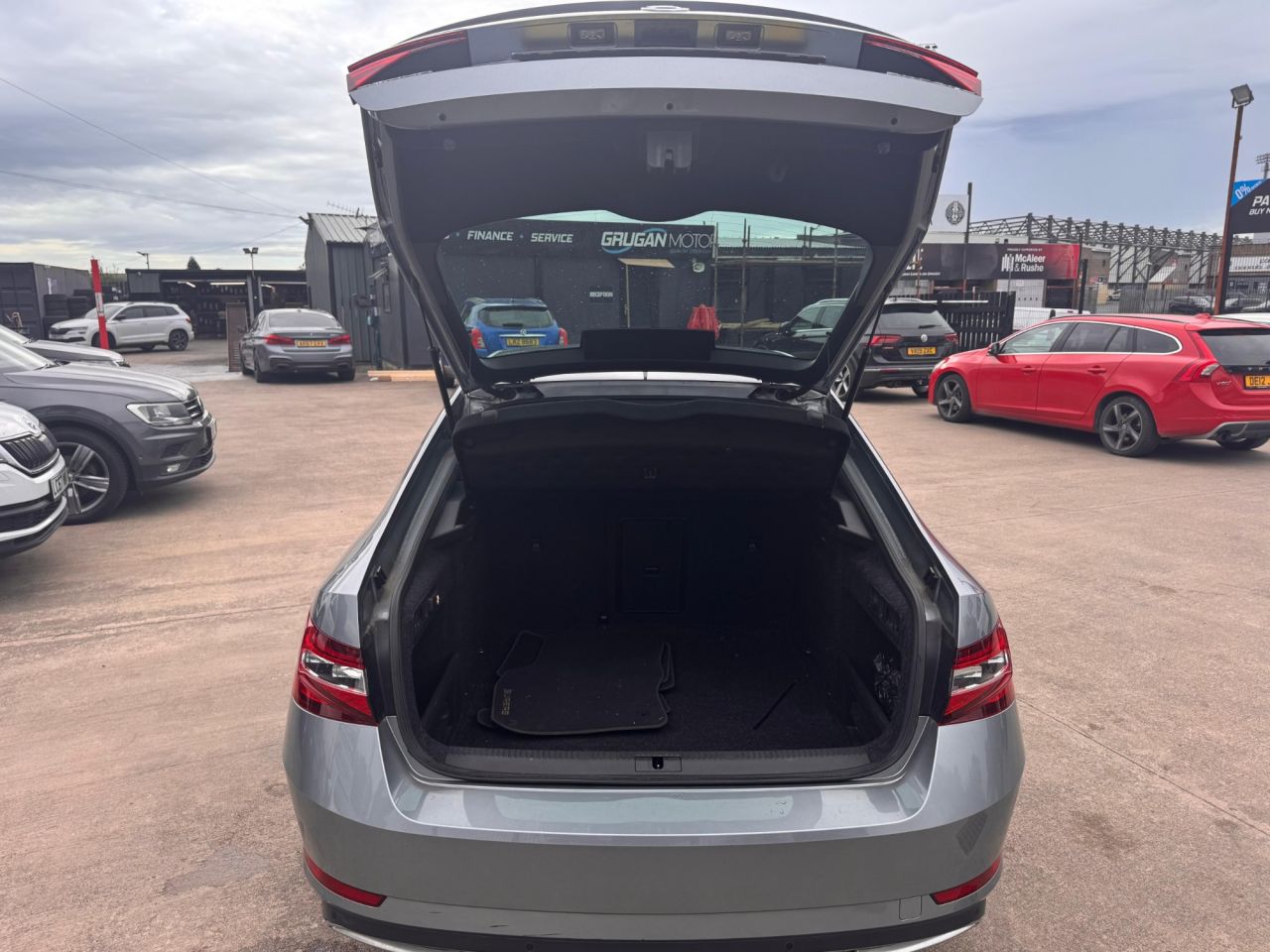 2018 SKODA SUPERB 2.0 TDI SportLine Hatchback 5dr Diesel DSG 4WD Euro 6 (s/s) (190 ps) - vehicle photo 10 for sale on PureCar