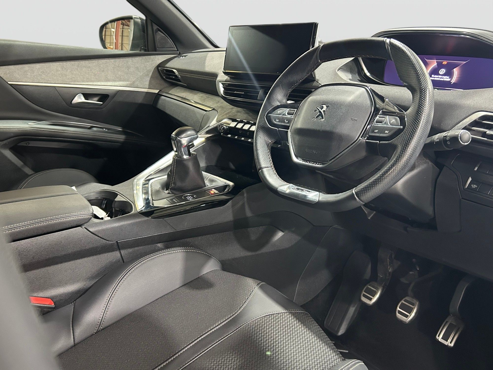2023 Peugeot 5008 — image 5