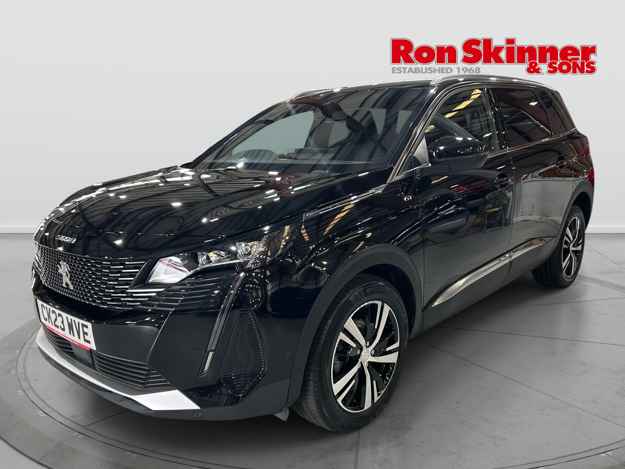 2023 Peugeot 5008 — image 2
