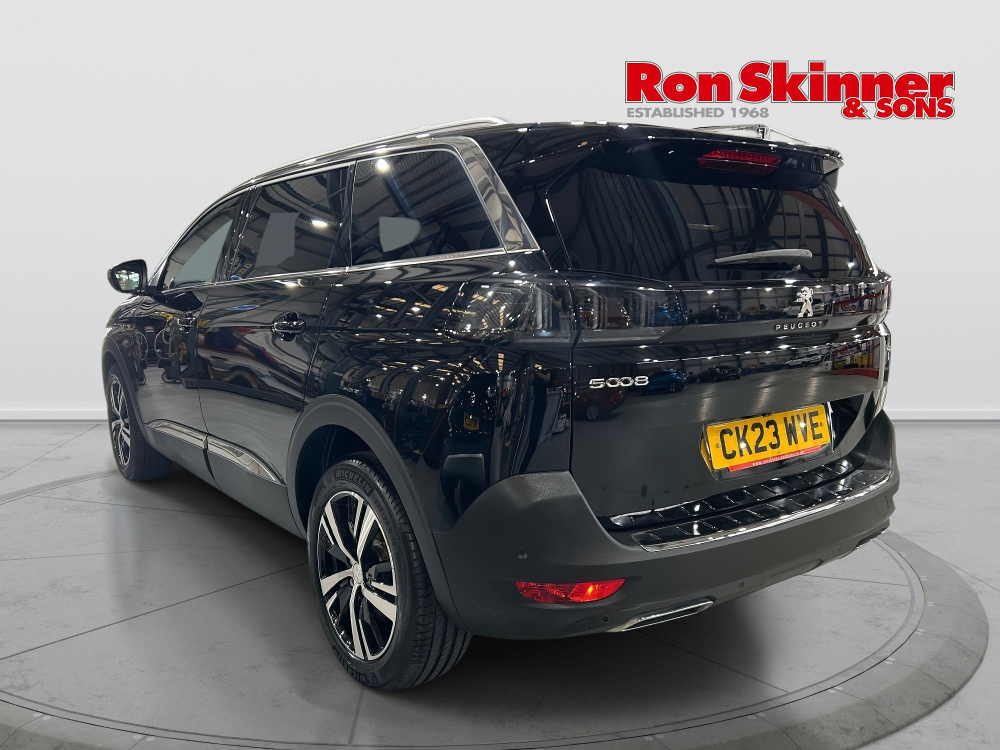 2023 Peugeot 5008 — image 3