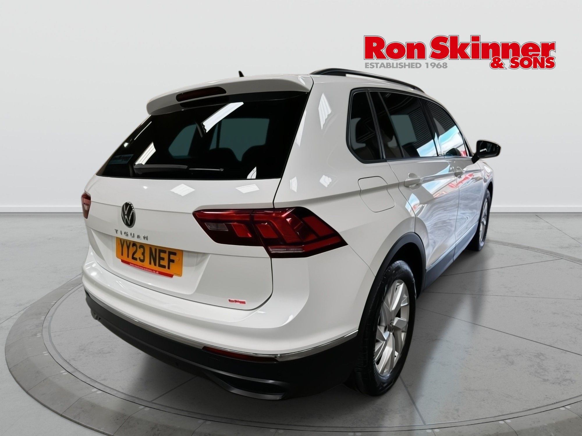 2023 Volkswagen Tiguan — image 4